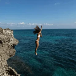 Hot FA Mystic Passionflower Deodorant Spray 150 ML