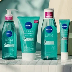 Online NIVEA Derma Skin Clear Scrub Onzuivere Huid 150 ML